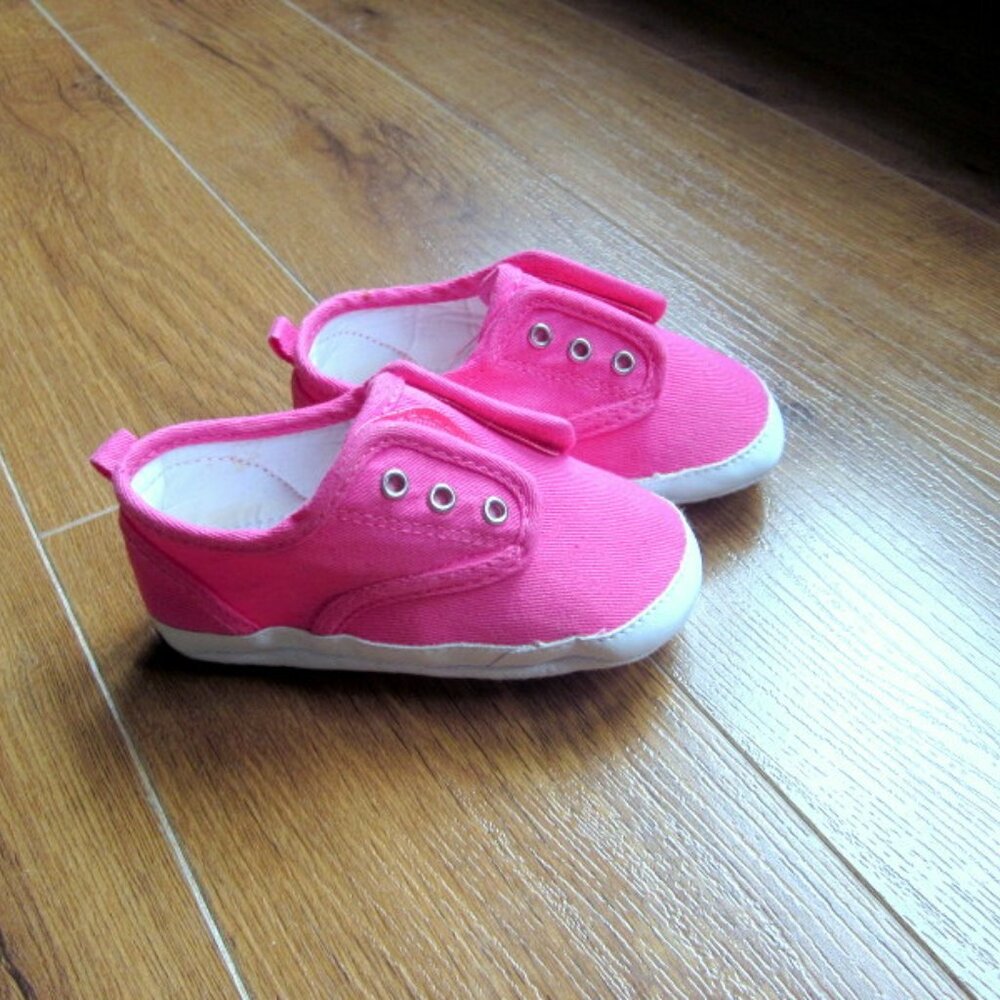 Old Navy baby girl shoes size 18-24 months